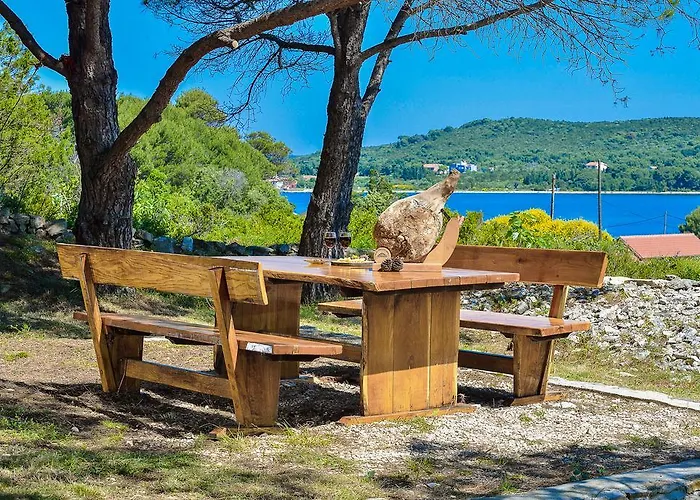 Πανσιόν Sakarun Veli Rat