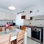 Sakarun Pensión 3*