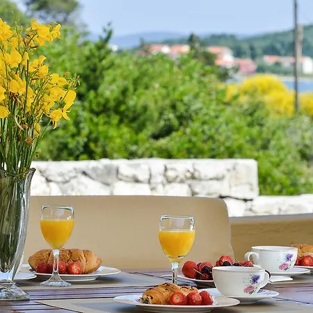 Gostinjska kuća Sakarun 3*
