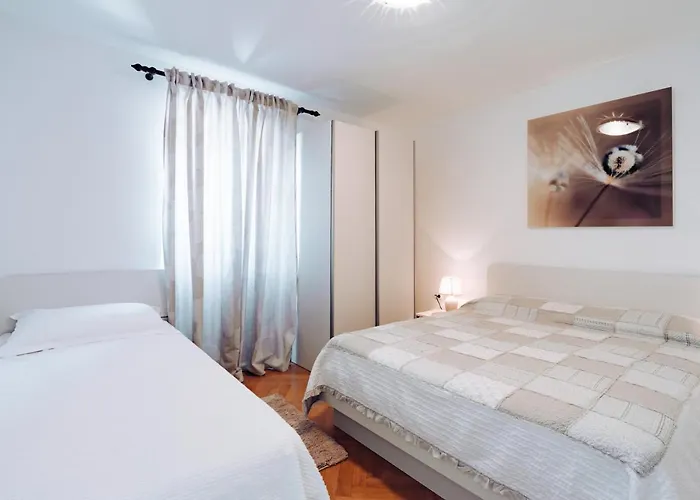 Sakarun 3* Вели-Рат